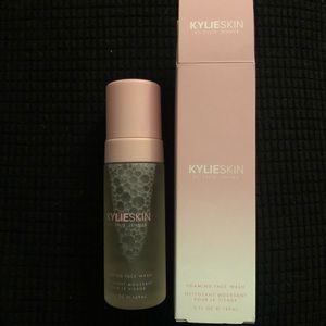 🆕KYLIESKIN Foaming Face Wash